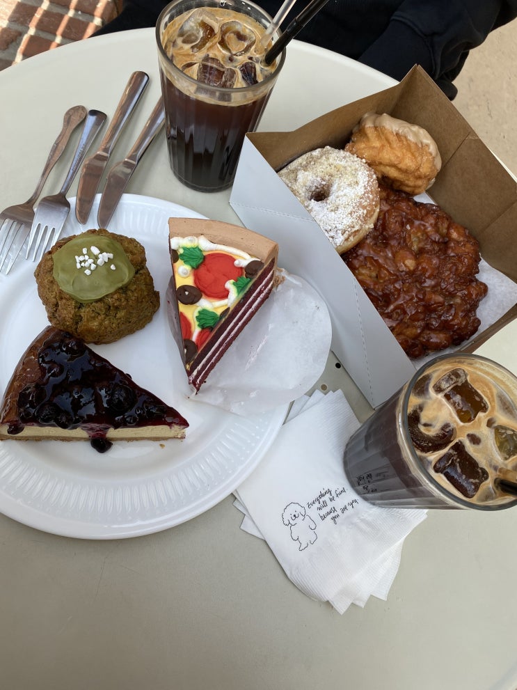 [연남동] 빵투어!! 랜디스 도넛, 딩가케이크, 카페 레이어드