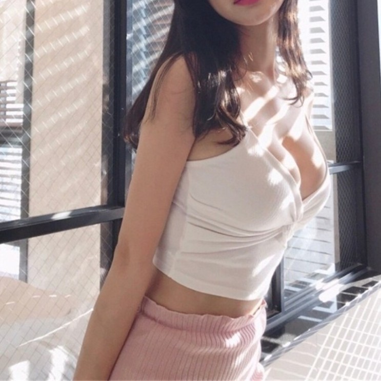 핑크립 좋아하는 여캠 bj김시은 섹시몸매 가슴라인 사진모음