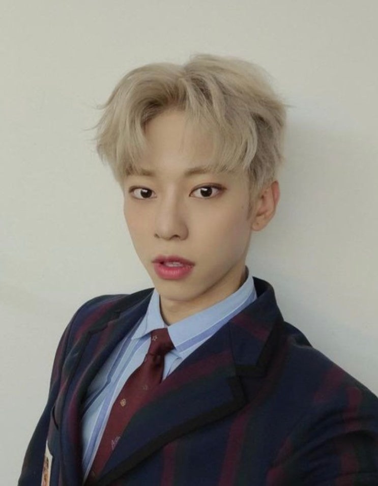에이비식스 김동현 기본카메라로 바꾸기 전 셀카 비교 에이비식스 김동현 기본카메라로 바꾸기 전 셀카 비교