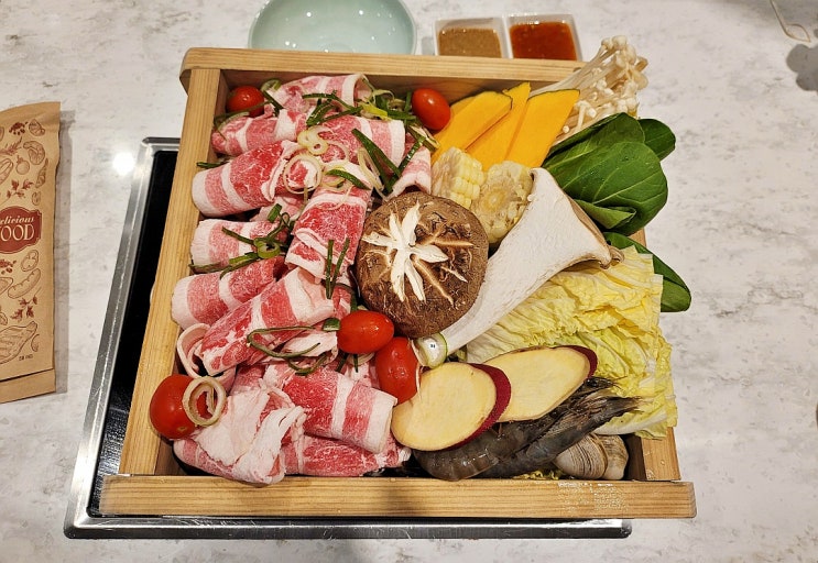  울산 현대백화점 식당가 샤브샤브 한와담소반의 편백나무찜