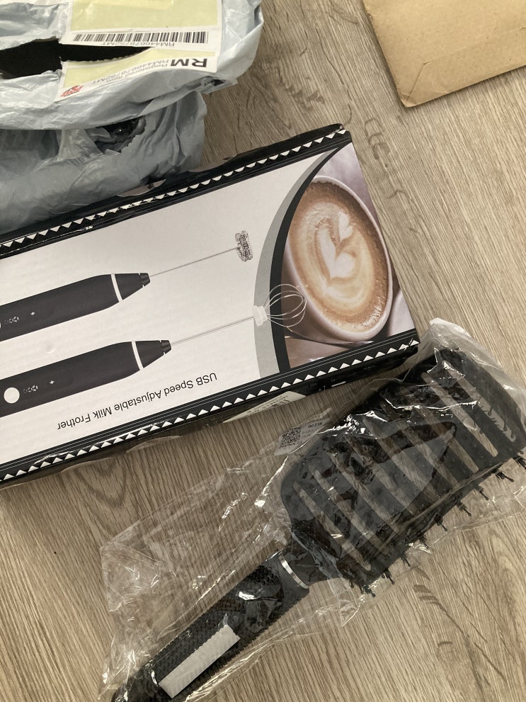  몰타Malta 택배 수령 우체국Malta Post 알리 익스프레스 주문 우유거품기USB 머리빗