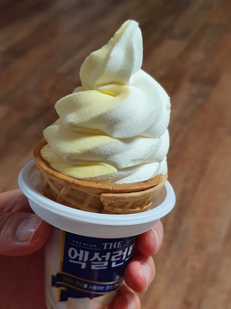  [CU편의점] 두 가지 바닐라맛을 동시에 빙그레 엑설런트콘 솔직리뷰/가격/칼로리 (콘아이스크림 2,500원)