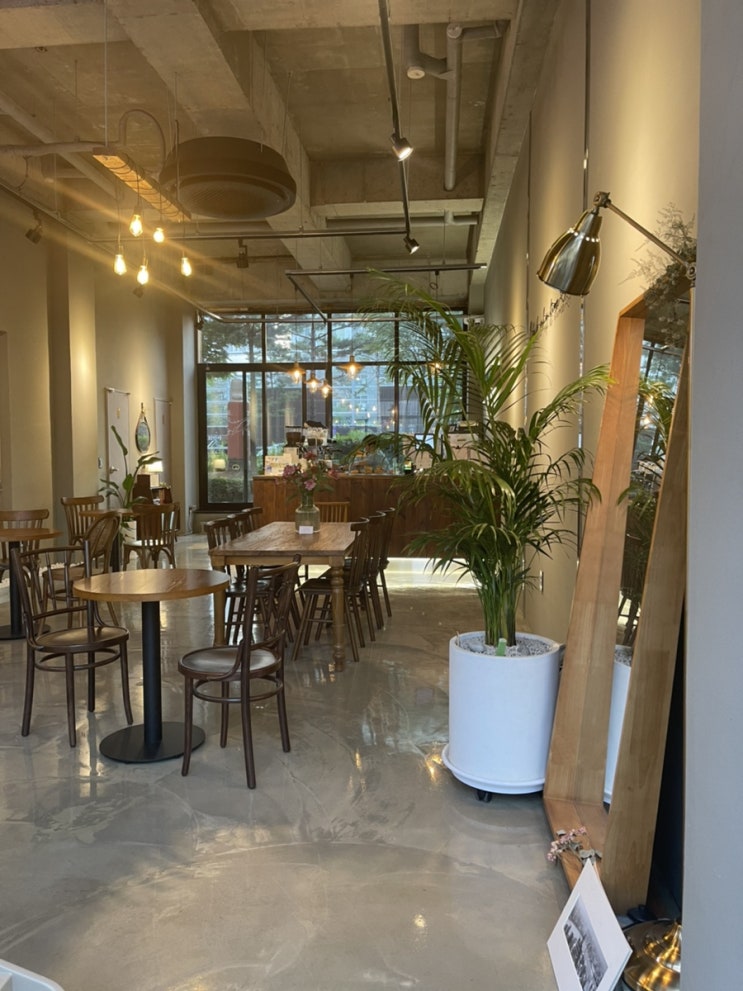  CAFE  WHALE 카페웨일 상현역 몇 안되는 분위기 좋은 카페