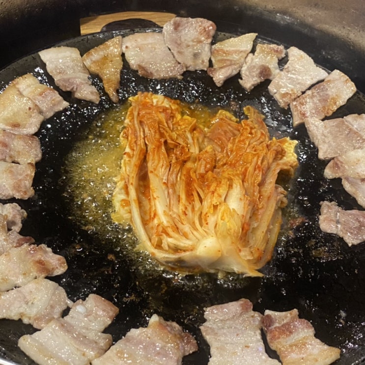  부산 남포동 맛집 / 부평족발골목맛집 / 자갈치역근처맛집 무쇠김치삼겹 내돈내산, 내돈내먹 솔직후기!