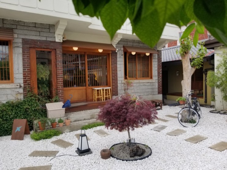 마당이 있고 운치있는 카페아키라 커피맛집 인천 차이나타운 카페