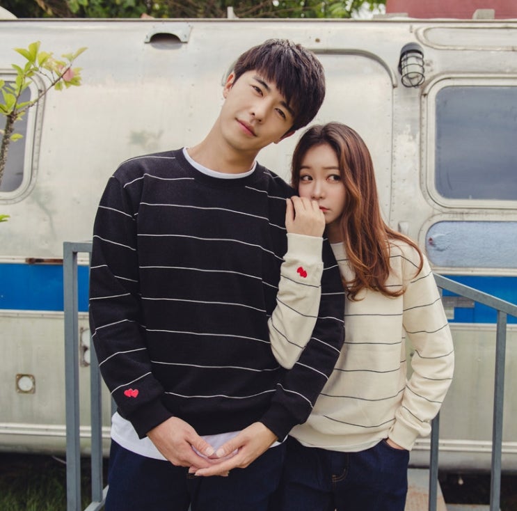 후기가 좋은 선남선녀 손에손 커플맨투맨 추천해요 후기가 좋은 선남선녀 손에손 커플맨투맨 추천해요
