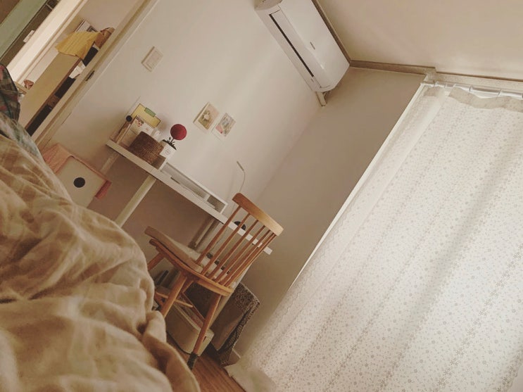  오래된 투룸빌라 셀프인테리어 - 메인 침실 1편 ( : 셀프도배, 가성비 감성 가구 추천)