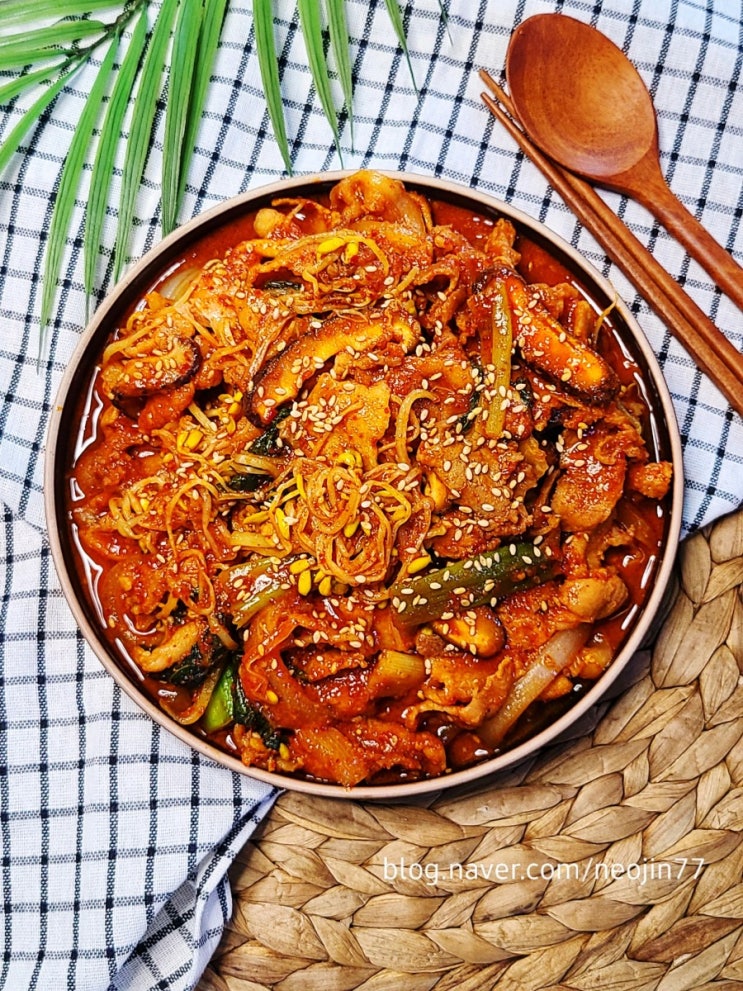 백종원 콩나물불고기 만드는법 만능닭갈비소스로 만든 대패삼겹살요리 w.스무살추억소환 백종원 콩나물불고기 만드는법 만능닭갈비소스로 만든 대패삼겹살요리 w.스무살추억소환