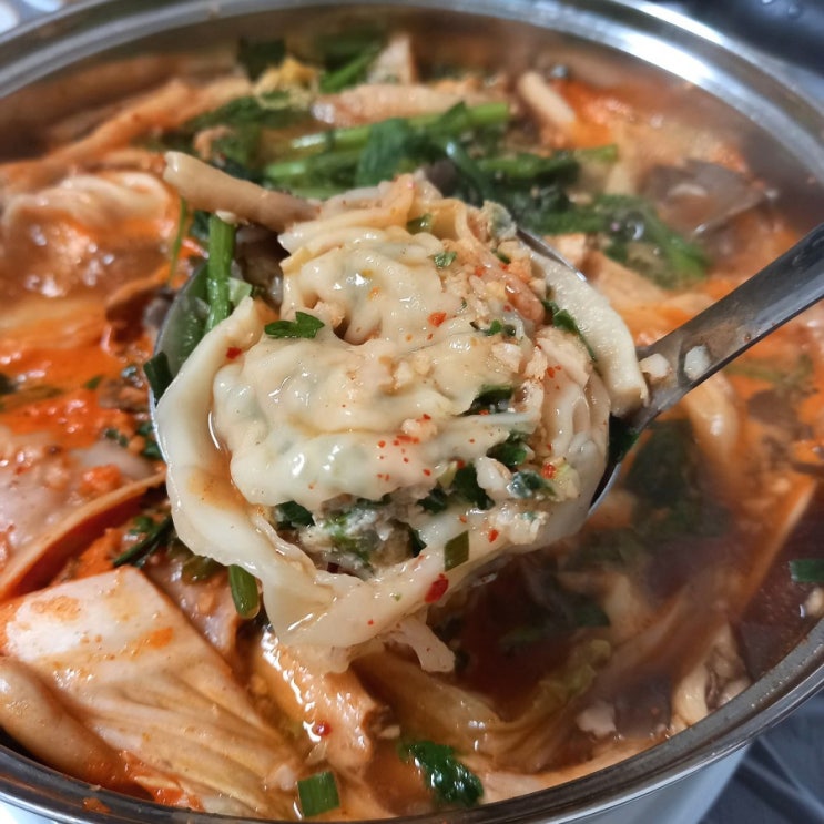 송가네 만두전골 푸짐한 양과 육수의 깊은맛에 놀람. 일산만두전골 맛집 배달 후기 송가네 만두전골 푸짐한 양과 육수의 깊은맛에 놀람. 일산만두전골 맛집 배달 후기