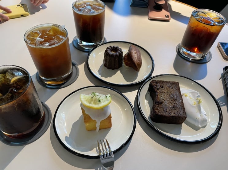  [약수 카페] 로컬스티치 (Local Stitch) & 커피파운드(Coffee Found) |  공간대여 로컬스티치 첫 방문 / 디저트 여기서부터 여기까지 주세요~