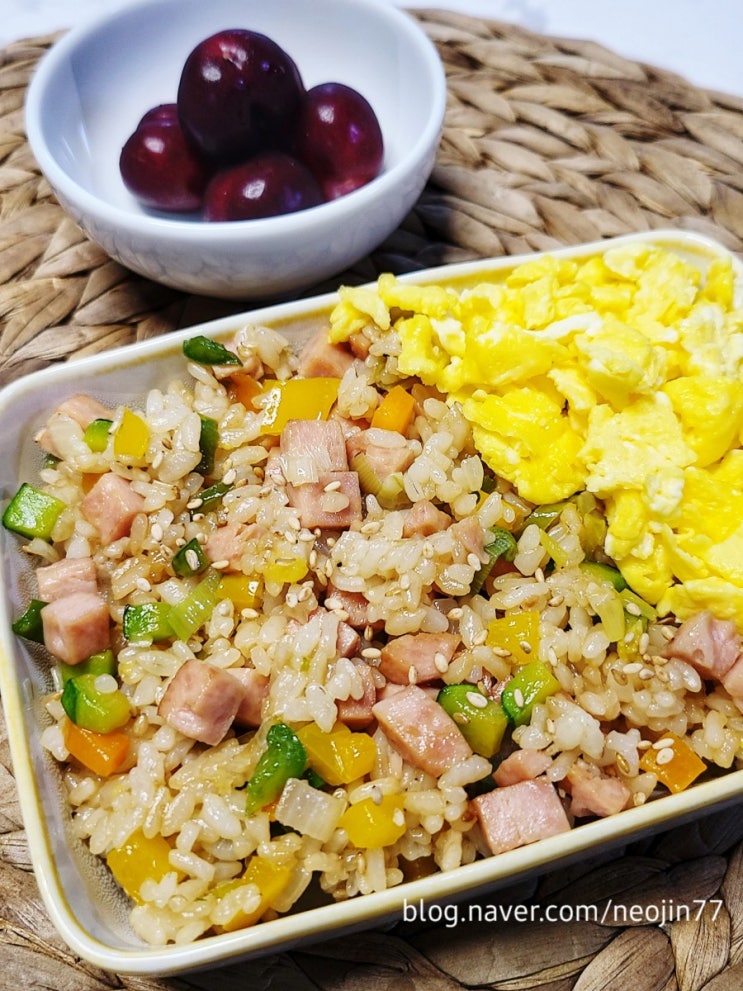 정말 쉽고 간단한 햄야채볶음밥 한그릇 볶음밥 요리 굴소스간장으로 감칠맛UP! 정말 쉽고 간단한 햄야채볶음밥 한그릇 볶음밥 요리 굴소스간장으로 감칠맛UP!