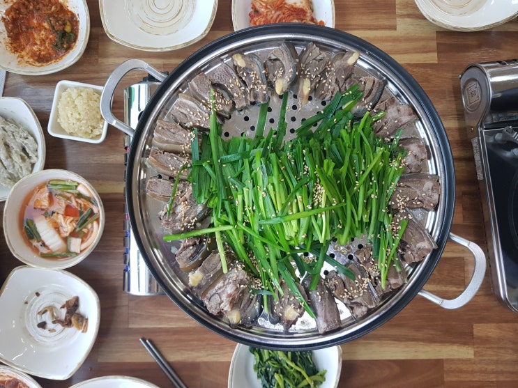  대전시 유성구 구암동 직영농장에서 운영하는 천안 흑염소 식당 전골 수육 고기 탕 맛집