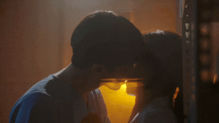  (15) 두근두근 설레는 키스씬 움짤 모음.gif / 음란마귀는 어쩔 수 없어요