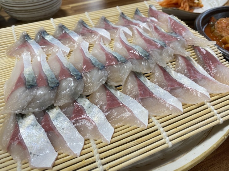  제주의 별미, 고소한 고등어회 맛집 | 만선식당