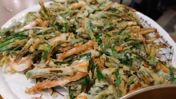  남산맛집, 부추전의 새로운 경험 : 남산골 산채집의 바삭한 식감의 부추전, 부추전이라기 보다는 바삭한 튀김느낌~아이들이 즐기고 좋아한다 ㅎ