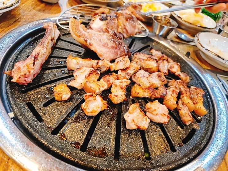  수원 미나리 삼겹살 고기집 흑돈상회