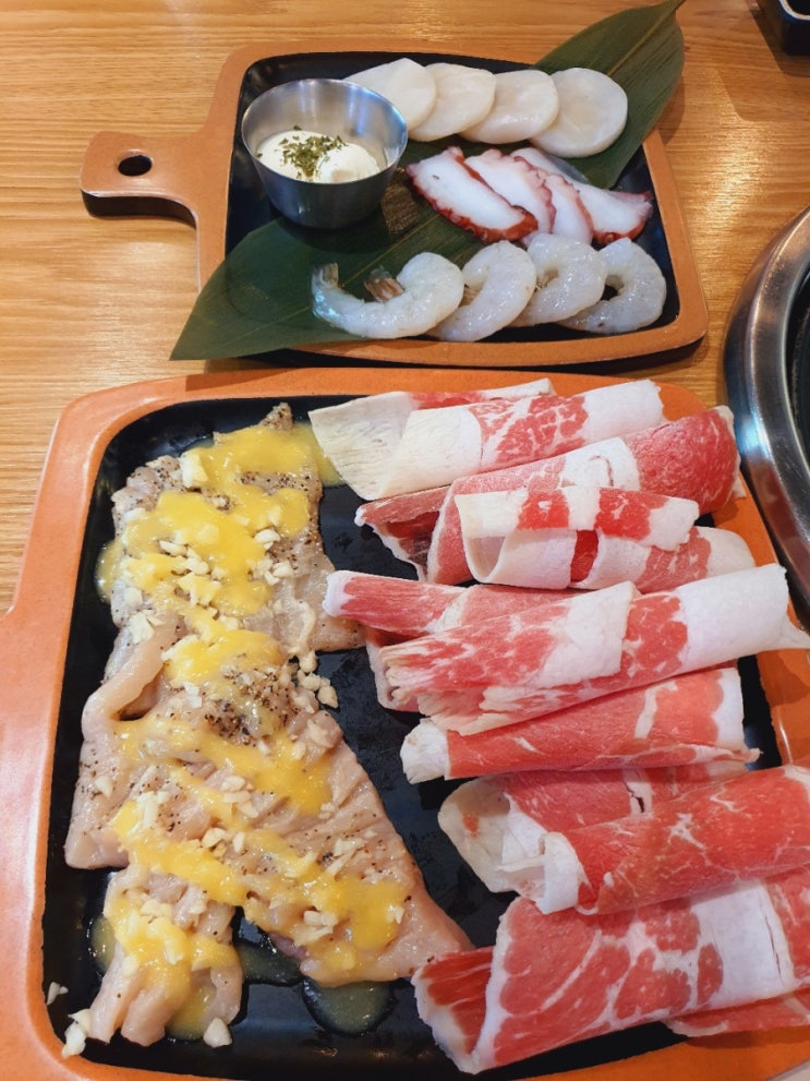  특양차돌삼합 이차돌 신메뉴인데 먹어봤는가? 강동구청 벼룩시장 점심맛집