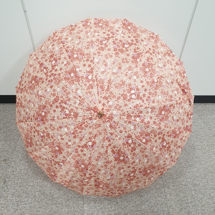 [미니멀리스트의 물건] 비오는 날 : 벚꽃 우산, 우산 비닐 커버 재활용, 웨지우드 손수건(49~51번)