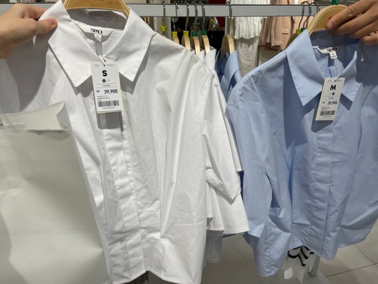 SPAO 스파오셔츠 크롭밑단턱셔츠 라이트블루 홍대AK몰