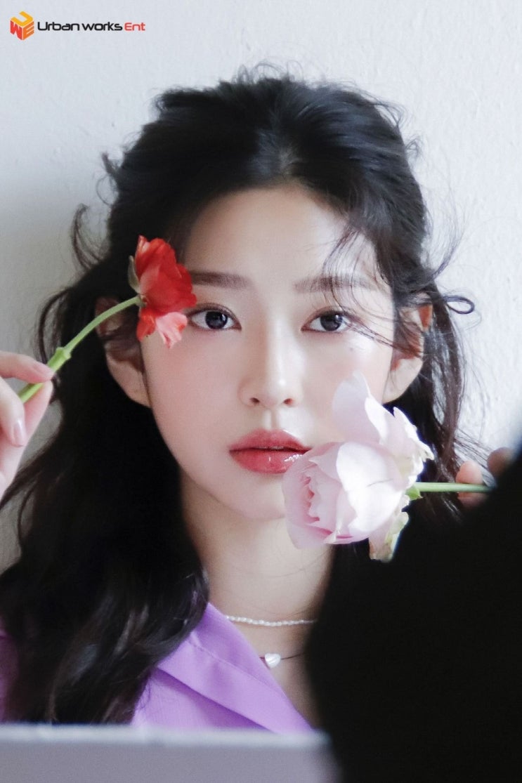  민주 소속사에서 올린 김민주 화보 비하인드