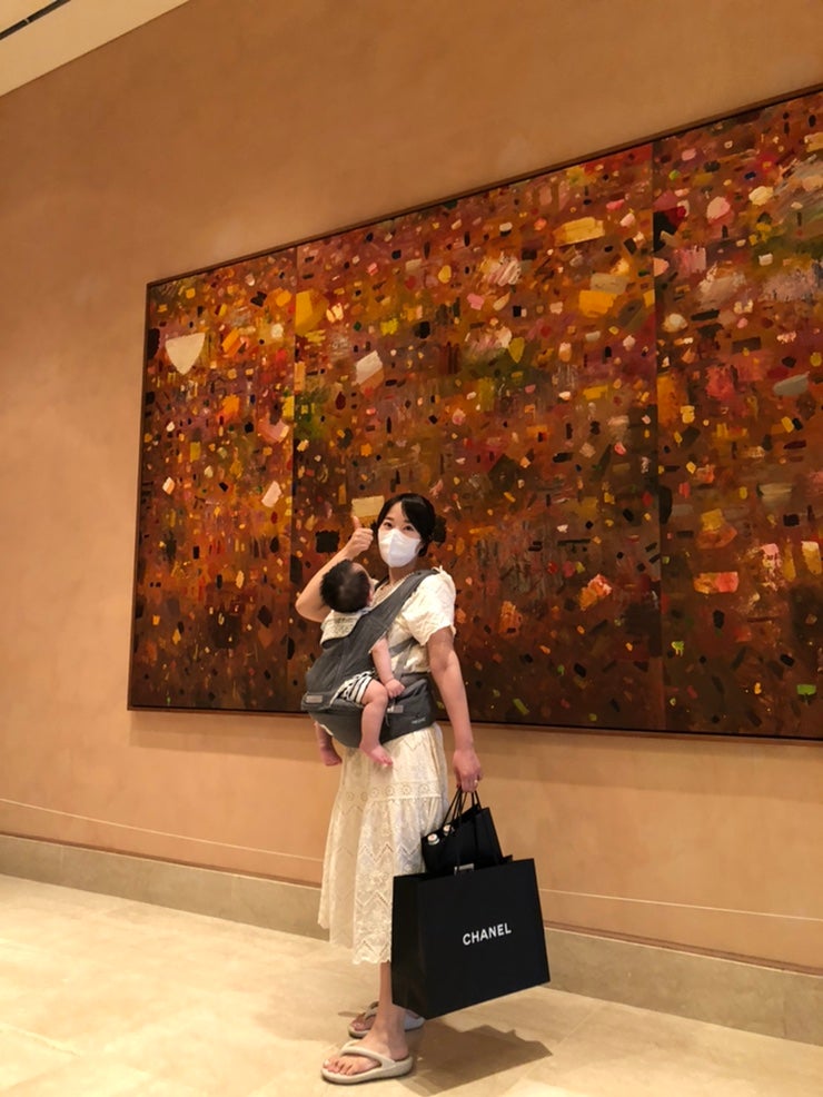 제주샤넬팝업 CHANELinjeju✔️샤넬쪼리샌들 “아들아 애비사람 괜찮네”