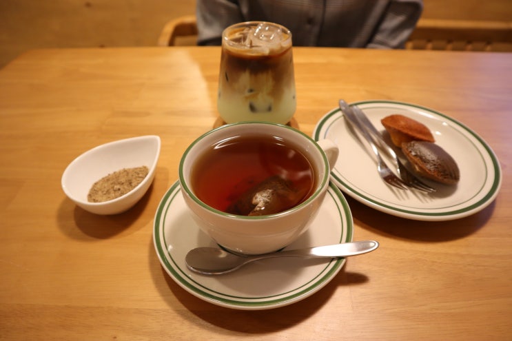  카페 새록: 홍대마들렌 맛집, 홍차와 함께 힐링