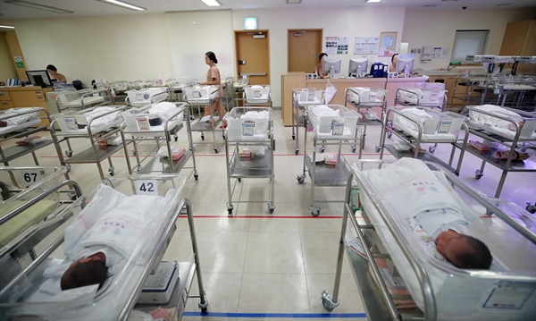 "육휴 평균급여 102만... '한국형 육아보험' 해봅시다" "육휴 평균급여 102만... '한국형 육아보험' 해봅시다"