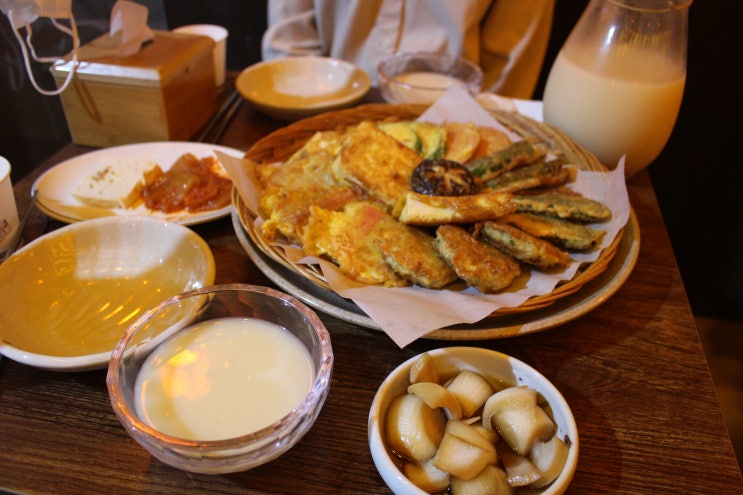 서울대입구 전맛집 분위기있는 만월당에서 막걸리와 모듬전