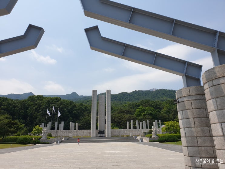  역사가 숨 쉬는 <419민주묘지> : 서울/강북구 가볼 만한 곳