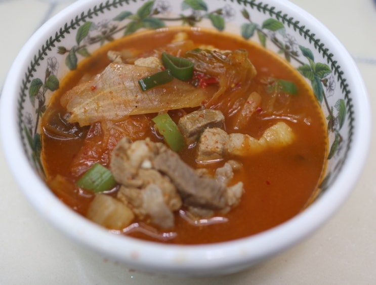  김치찌개밀키트 나음 생고기 듬뿍 존맛탱이다