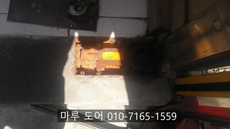  분당 오래된 상가 유리문수리했습니다