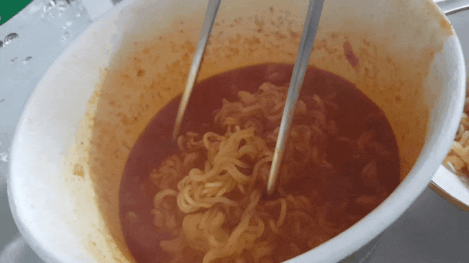  오모리 김치 찌개라면 - 해장엔 라면이지
