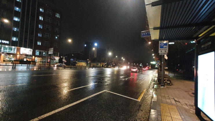  비 오는 어느 날 밤 집에 가는 길