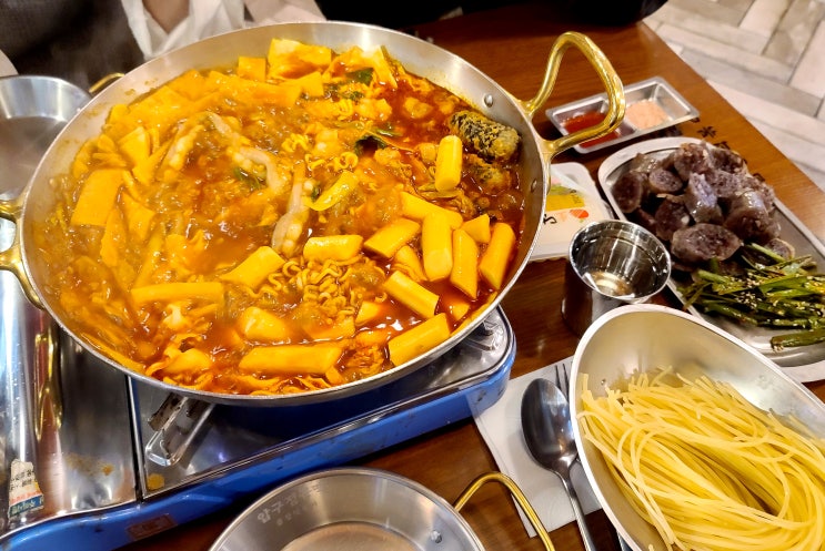  압구정로데오맛집 압구정곱떡 [ 떡볶이맛집, 곱창떡볶이, 차돌떡볶이]