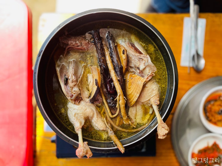 몸보신 제대로인 계양산에 오리 한방 백숙 맛집, 숲속의 연못