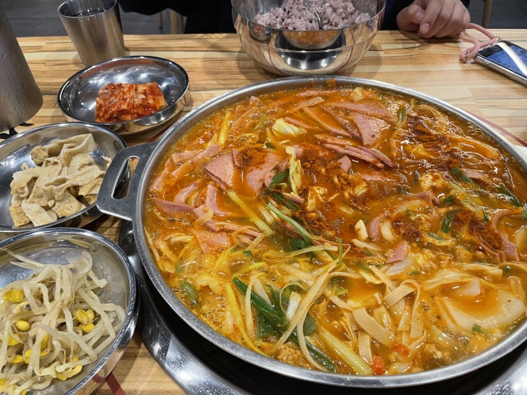  [건대 이태리부대찌개]라면,밥 무한리필