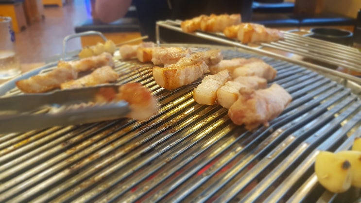  초밥주는고깃집 정왕동맛집 시흥맛집 사또화로구이 삼겹살맛집인데 초밥까지 준다네욧