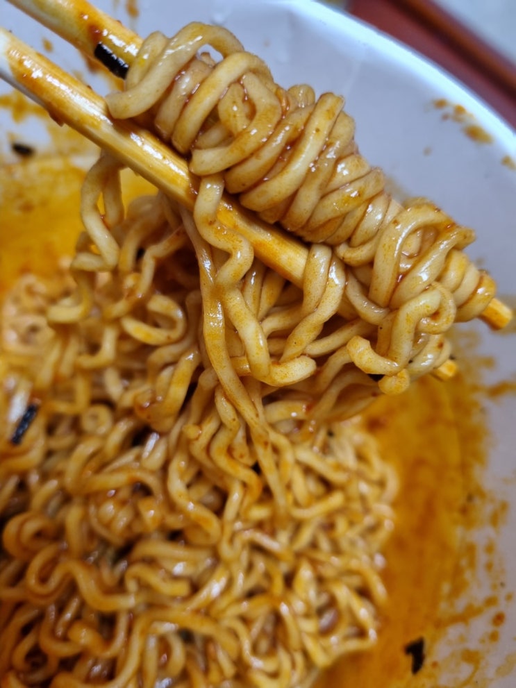  [내돈내산] 불닭볶음면 vs 까르보불닭볶음면!!!!