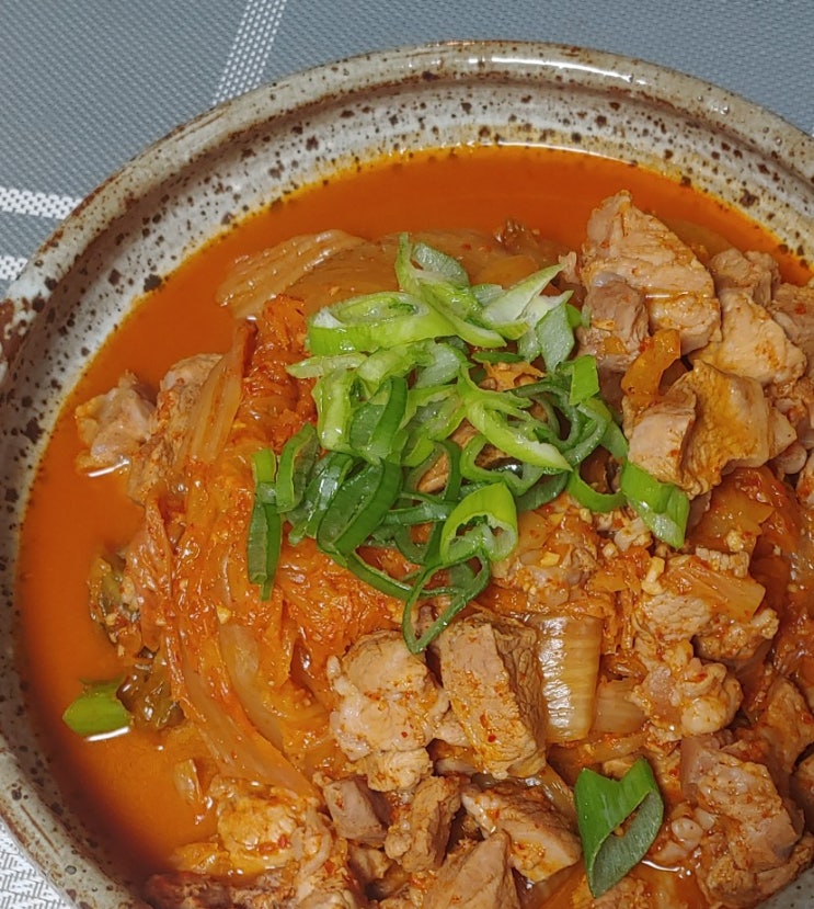  엄마의 한수 국물없는 김치 돼지찌개