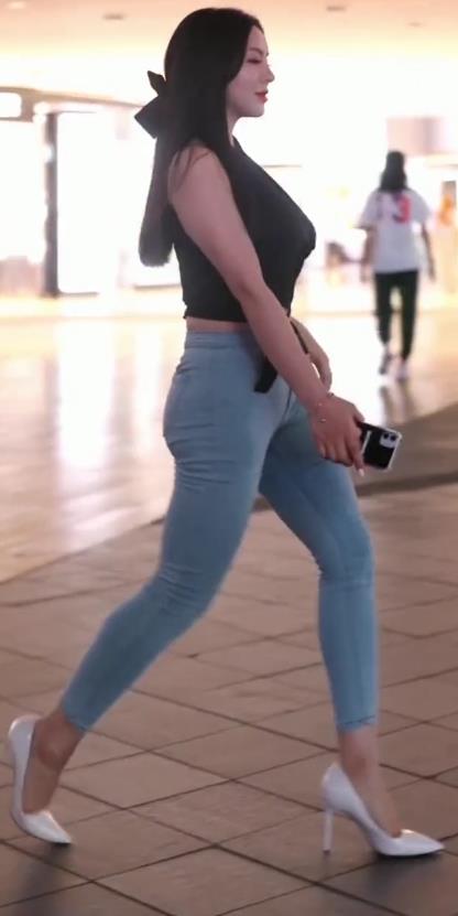  가슴이 너무 무거워 ... 대륙 일반인 레전드 몸매 !!