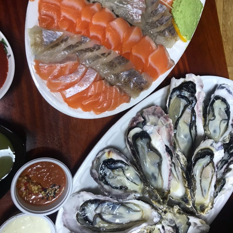  청주 금천동에서 회 배달해서 먹기![회 뜨는 집] 우럭 + 연어, 석굴