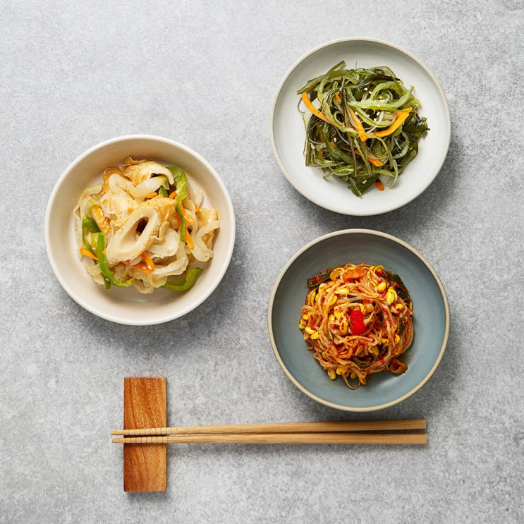 선택고민 해결 더반찬 볶음 반찬 국물많은콩나물 300g + 미역줄기 250g + 구운어묵 220g 세트, 1세트 좋아요 선택고민 해결 더반찬 볶음 반찬 국물많은콩나물 300g + 미역줄기 250g + 구운어묵 220g 세트, 1세트 좋아요