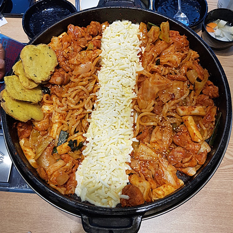  대구 연경지구 닭갈비 맛집 '홍춘천치즈닭갈비'를 먹고 닭갈비 볶음밥까지!