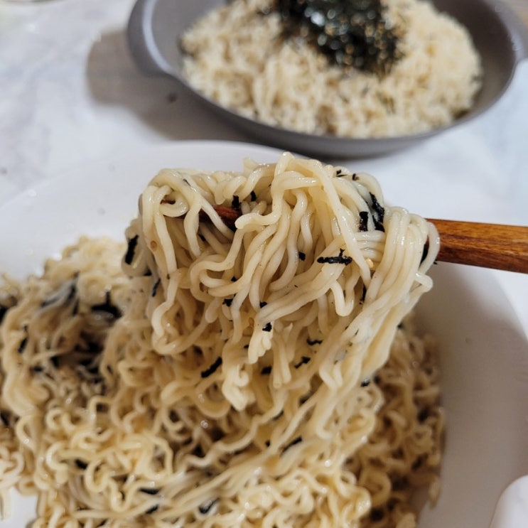  풀무원 백비빔면은 로스팅비빔면 고소한 감칠맛이 넘쳐요