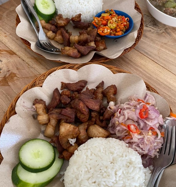  발리 르기안 크리시피한 돼지고기 로컬 맛집