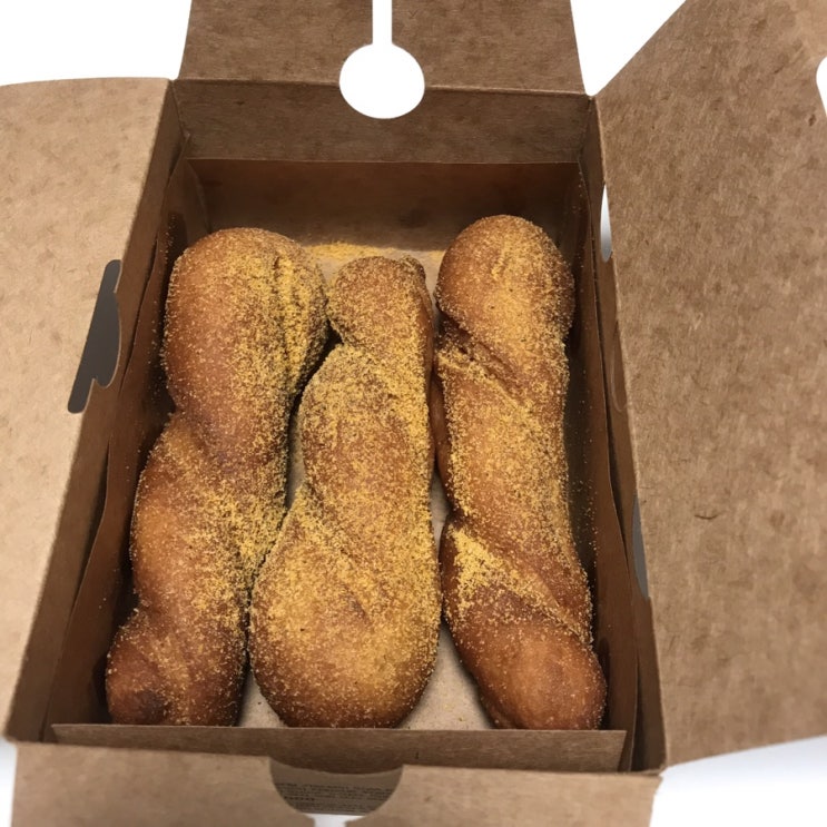  교촌치킨[교촌반반윙,쫀드칸꽈배기 콘치즈맛 후기]