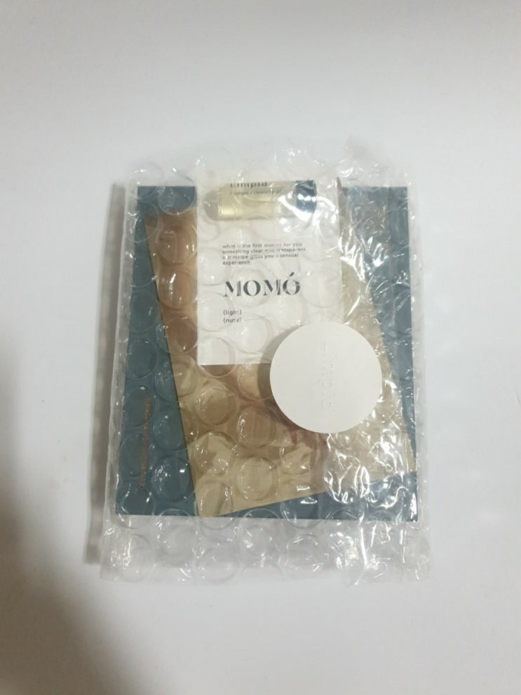  맑고 빛나는 피부를 위한 화이트닝마스크팩, 모모코스메틱 림피드 모이트닝마스크팩