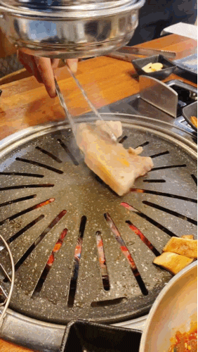  수완지구맛집 고기대군 숯불향 가득한 겉바속촉 돼지고기