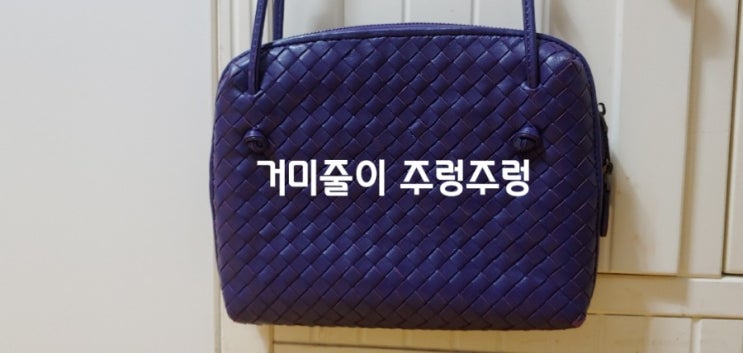  재봉틀에 거미줄이 주렁주렁