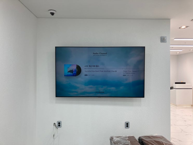 의정부 개인병원 로비에 삼성 75인치 디지털 사이니지TV로 DID광고